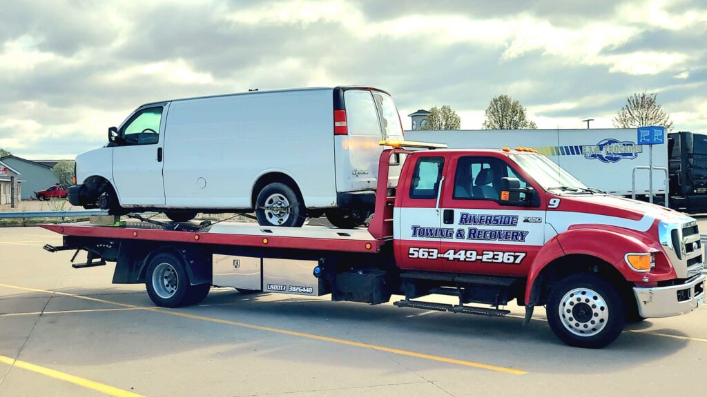 24/7 Emergency Towing Quad Cities – Rapid Help from Riverside Towing
